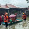 Banjir Rob Melanda Daerah Pemukiman Sebagian Daerah di Sulsel, Tiem Polda Sulsel Turun Memberikan Bantuan