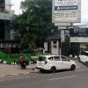 Breaking News: Motor seruduk mobil di jln pemuda Rawamangun Jakarta timur.