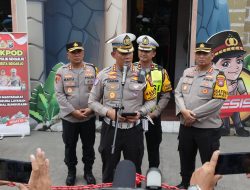 Polda Jatim Siagakan 100 Personel Gabungan di Bundaran Waru,Malam Pergantian Tahun Berjalan Lancar