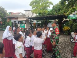 TNI Sahabat Pelajar, Babinsa Berikan Wawasan Kebangsaan di SDN Gubeng