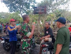 Babinsa dan Bhabinkamtibmas Babat Jerawat Gelar Kerja Bakti Bersama Warga di Makam Umum