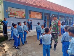 Wasbang Babinsa bentuk Siswa SD berkarakter kebangsaan