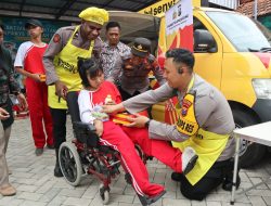 Mobil Senyum Polres Tulungagung Hadir Berbagi Makanan Bergizi, Pelajar SLB Riang Hati