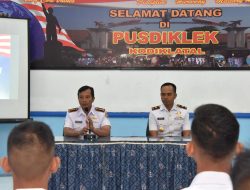 Danpusdiklek Serahkan Ijazah Pasis Dikmapa PK Angkatan 31 Pusdiklek Kodiklatal