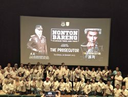 Kajati Jatim Mia Amiati Memupuk Solidaritas dan Soliditas Dengan Nobar Film The Prosecutor