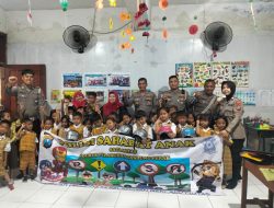 Polisi Sahabat Anak Satlantas Polres Pelabuhan Tanjung Perak Ajak Anak TK Lil Wathon Kenal Lalu Lintas Sejak Dini