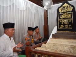 Kapolres Gresik Ziarah ke Makam Tokoh Penyebar Islam: Menghormati dan Mengenang Jasa Leluhur