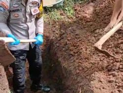 Wujud Kepedulian Polri, Bhabinkamtibmas Polsek Sokaraja Polresta Banyumas Bantu Pemakaman Warga