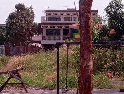 Warga dihebohkan dengan praktek perjudian di pasar seken karimun Sangat miris!!! Tempat perjudian bersebelahan dengan mushola!!!