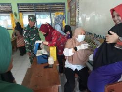 Kejar Imunisasi HPV, Serka Makmun semangati siswi SMPN 1 Kwanyar