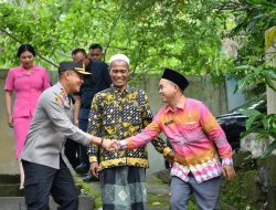 Kapolres Gresik Bersama Ketua Bhayangkari Bagikan Makan Bergizi Gratis Kepada Pelajar MI Ma’arif Al Hasani
