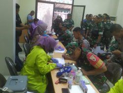 Anggota Kodim 0830 Surabaya Ikuti Donor Darah Peringati HPN 2025 dan HUT ke-79 PWI Jatim