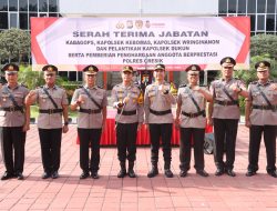 Kapolres Gresik Pimpin Sertijab PJU dan Berikan Penghargaan kepada Personel Berprestasi