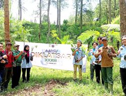 Kolaborasi Mahasiswa Bersama BKPH Wilis SelatanDalam Penanaman Bibit Buah