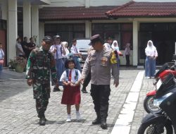 TNI-Polri Hadir! Semangati Anak SLB Trenggalek untuk Masa Depan Gemilang