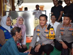 Kapolres Gresik Terjun Langsung Salurkan Bantuan Sosial untuk Warga Terdampak Banjir di Driyorejo
