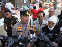 Sidak Pasar Bersama Forkopimda, Kapolresta Malang Kota Ingatkan Tengkulak Agar Tidak Timbun Bahan Pokok