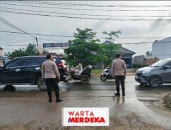 Cegah Kepadatan Arus Lalu Lintas dan Kecelakaan Pelajar, Personel Polres Ogan Ilir Lakukan Pengaturan di Depan Sekolah