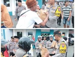 Berkah Ramadan, Kapolres Nganjuk bersama Jajaran Bagikan Ratusan Paket Takjil