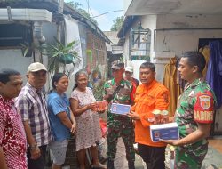 Koramil Karangpilang Distribusikan Bantuan Makanan untuk Warga Terdampak Banjir