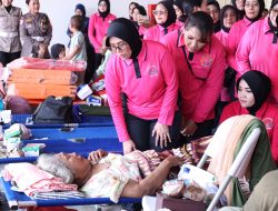Yayasan Kemala Bhayangkari & Polres Metro Bekasi Kota Ulurkan Bantuan untuk Korban Banjir di Bekasi