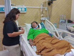 “Vanguard Peduli Sesama, Jenguk Ketua AWS di RS Soewandi”