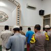 Makmurkan Masjid: Polsek kenjeran Laksanakan Sholat Subuh Berjamaah di Masjid Wali Songo Jl. Nambangan Surabaya.