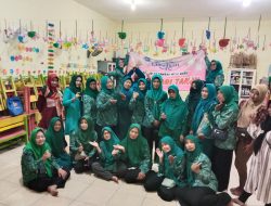 PKK RW 03 Tambak Wedi Baru Maknai Bulan Ramadhan dengan Bagikan 1000 Takjil, Warga Sambut Antusias