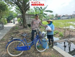 Ramadhan Penuh Berkah, Kapolsek Salurkan Bantuan Sosial Kepada Buruh Tani