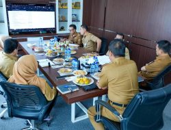 Bupati Kampar Ahmad Yuzar Pimpin Langsung Rapat TAPD Bahas Rekofusing Anggaran untuk Prioritas Pembangunan dan Penyelesaian Tunda Bayar.