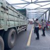 Polres Probolinggo Siagakan Personel dan Siapkan Jalur Alternatif Akibat Lubang di Jembatan Pajarakan