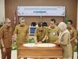 Pemda Kampar dan Lintas Sektor Tanda Tangan Komitmen Program Prioritas Nasional Keamanan Pangan