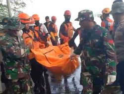 Anggota Koramil Pagerwojo Bantu Evakuasi Korban Hanyut di Waduk Wonorejo, Tulungagung
