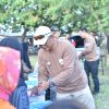 Sambut Hari Bhayangkara ke-79, Kapolda Jatim Safari Kamtibmas Salurkan Bansos untuk Warga Pesisir Situbondo