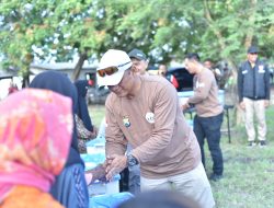 Sambut Hari Bhayangkara ke-79, Kapolda Jatim Safari Kamtibmas Salurkan Bansos untuk Warga Pesisir Situbondo