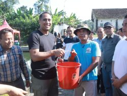 Dukung Program Ketahanan Pangan, Polres Blitar Kota Budidaya Ikan Bersama Warga