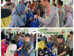 Apresiasi Buruh Tani, Polres Situbondo dan Forkopimda Berbagi Sembako Usai Panen Raya Jagung