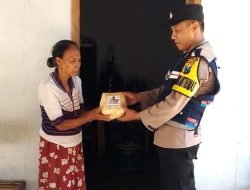 Tanpa Sampah Plastik Polres Magetan Peduli Lingkungan, Pembagian Daging Kurban Gunakan  Besek Bambu