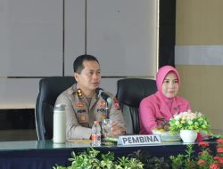 Kapolres dan Ketua Bhayangkari Cabang Nganjuk Beri Pengarahan soal Etika dan Peran Istri Polri