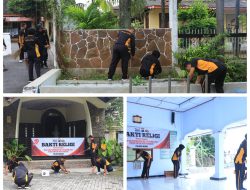 Polres Ngawi Gelar Bakti Religi di Hari Bhayangkara ke -79, Bersih – bersih di Sejumlah Tempat Ibadah