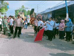 Bhabinkamtibmas Polsek warujayeng kawal kirab nyadran yang di hadiri bupati Nganjuk marhaen DJumadi serta Rombongan