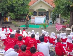 Babinsa Koramil 0817-01/Driyorejo Berikan Pendidikan Bela Negara di UPT SDN 159 Desa Mulung