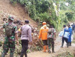 Longsor Putus Akses di Trenggalek, TNI-Polri hingga Warga Bergerak Cepat Buka Jalur