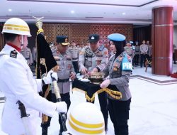Kapolda Jatim Pimpin Upacara Pemuliaan Nilai Luhur Tribrata Pataka Polda Jatim ‘Tan Hana Dharma Mangrwa’