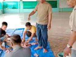 Masyarakat Komplek Palm Agung Melaksanakan  Penyembelihan Hewan Kurban Dengan Semangat Gotong Royong