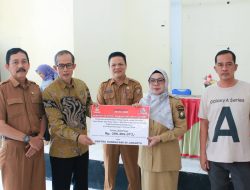 Wabup Kampar Dr.Misharti Serahkan Langsung Bantuan Atensi Bagi Penyandang Disabilitas di Kabupaten Kampar dari Centra Handayani.