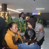 Beri Trauma Healing, Polwan Polresta Banyuwangi Dampingi Korban Selamat KMP Tunu Pratama Jaya