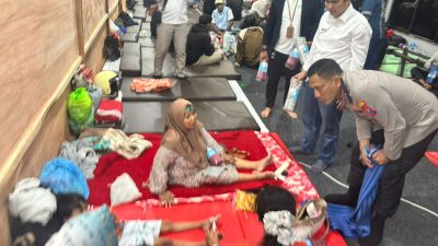 Polresta Banyuwangi dan ASDP Beri Puluhan Selimut dan Matras di Posko Ketapang untuk Keluarga Korban KMP Tunu Pratama