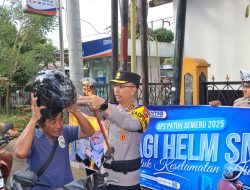 Hari Pertama Operasi Patuh Semeru 2025 Polres Trenggalek Bagi – bagi Helm Gratis