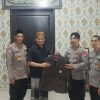 Silaturahmi dan Sinergi: Polres Tanjung Perak Serahkan Jas Dai Kamtibmas di Ponpes Tarbiatul Ulum